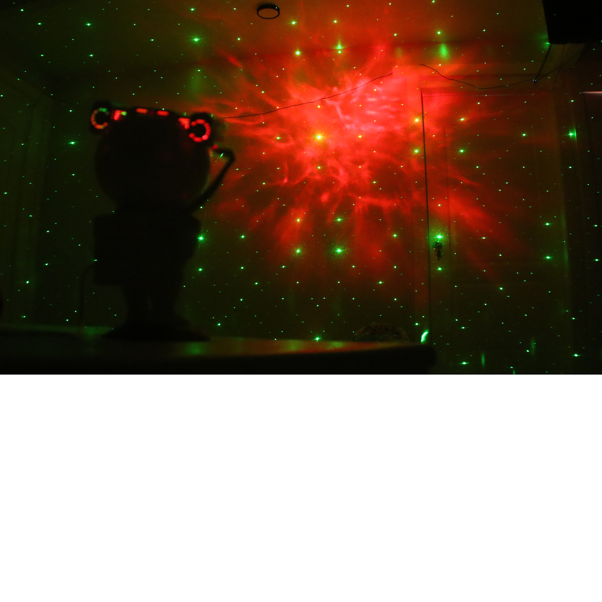 Transforma cualquier habitación en una galaxia mágica con el Astronaut Projector. Esta lámpara de proyección 360°
