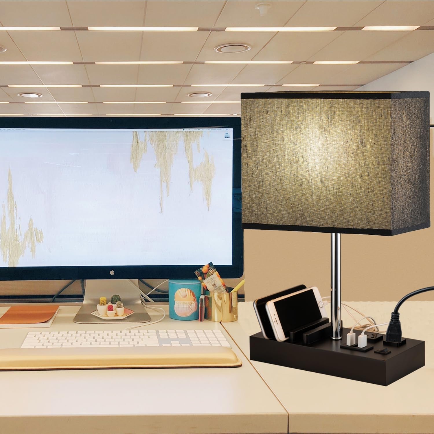 🔌 Lámpara de Mesa con 3 Puertos USB – Iluminación y carga en un solo lugar